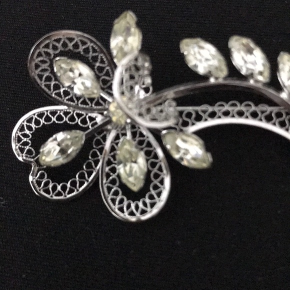 BROOCH WITH RHINESTONES IN FLOWER SHAPE - Picture 5 of 6